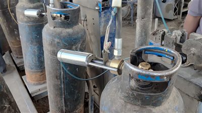 حملة تموينية مفاجئة على محطة تعبئة البوتاجاز بالطود للتأكد من الأوزان والأرصدة