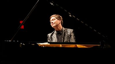 ستيف بركات يقدم جولة 