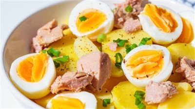 سلطة البطاطس بالتونا والبيض ..فطور إسباني صحي ولذيذ بخطوات سهلة