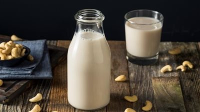 طريقة عمل عصير الكاجو بالحليب والعسل ..مشروب مغذي بطعم فاخر 	
