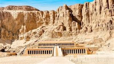 تصدعات بالقديم تهدد سلامة السياح.. بناء مركز للزوار بـ الدير البحري بالأقصر 