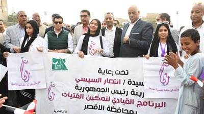 وزير الشباب والرياضة يتفقد مركز شباب الحبيل ويفتتح ملعبا خماسيا 