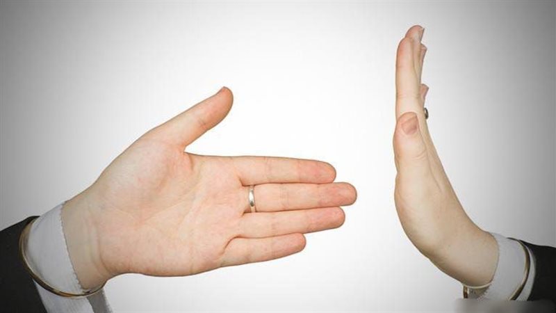 مصافحة المرأة الأجنبية