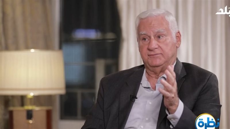 الكاتب والمفكر شريف