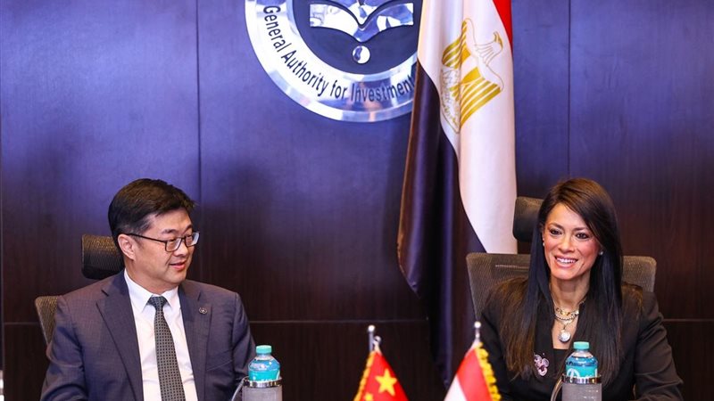 رئيس البنك في زيارته