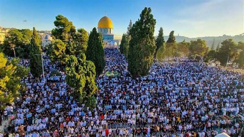 صلاة الجمعة من المسجد