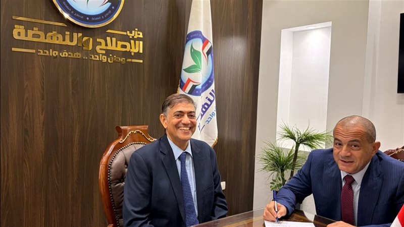 هشام عبدالعزيز والحسيني