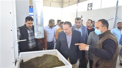 لدعم التصدير.. محافظ أسيوط يتفقد وحدة تجهيز النباتات العطرية والطبية بأبنوب