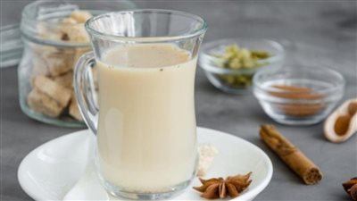 حليب بالهيل على الطريقة السعودية مشروب دافئ بمذاق أصيل وفوائد متعددة 	