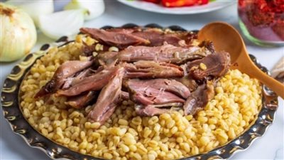 طريقة تحضير الفريكة باللحم والمكسرات… طبق شهي بطعم مميز 	