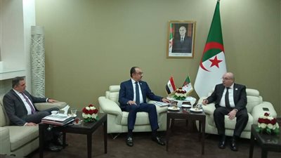 تعزيز الشراكة الصناعية بين مصر  والجزائر بمجال الأدوية ودعم الأمن الصحي افريقي