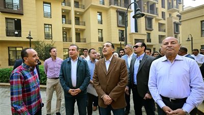 « مدبولي» يتفقد مشروع «روضة السيدة-2» للسكن البديل بمنطقة الطيبي بالسيدة زينب