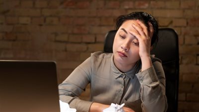 تأثير الضغط النفسي على صحة الثدي والمناعة.. ما الذي يجب أن تعرفيه؟ 	