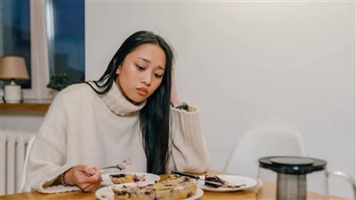 أطعمة تزيد التوتر والقلق.. ابتعدي عنها للحفاظ على هدوئك 	