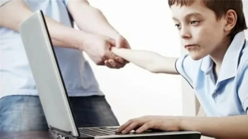 حظر التواصل الاجتماعي