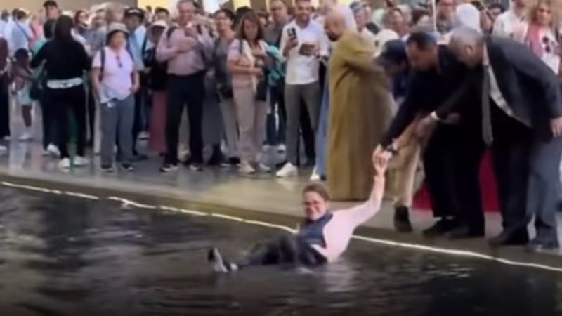 سقوط إحدى السائحات