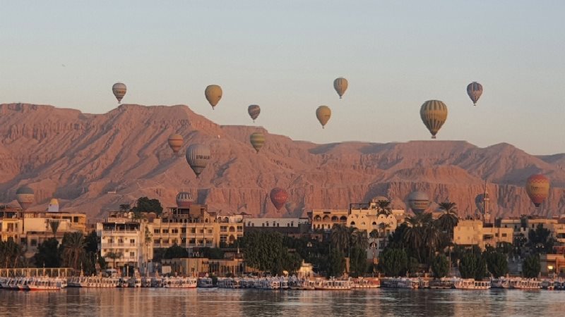 البالون الطائر  فى