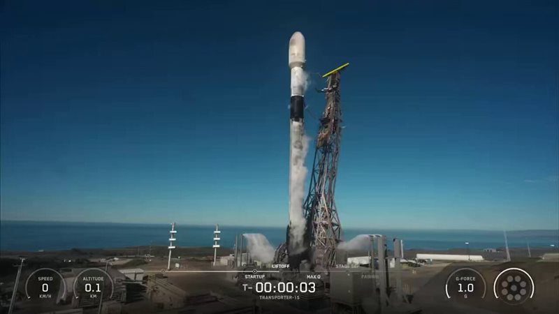 إطلاق القمر الاصطناعي