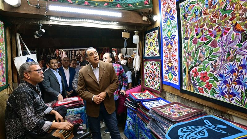 رئيس الوزراء يتجول