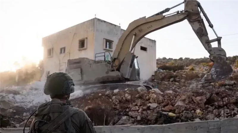 هدم 24 مبنى سكني