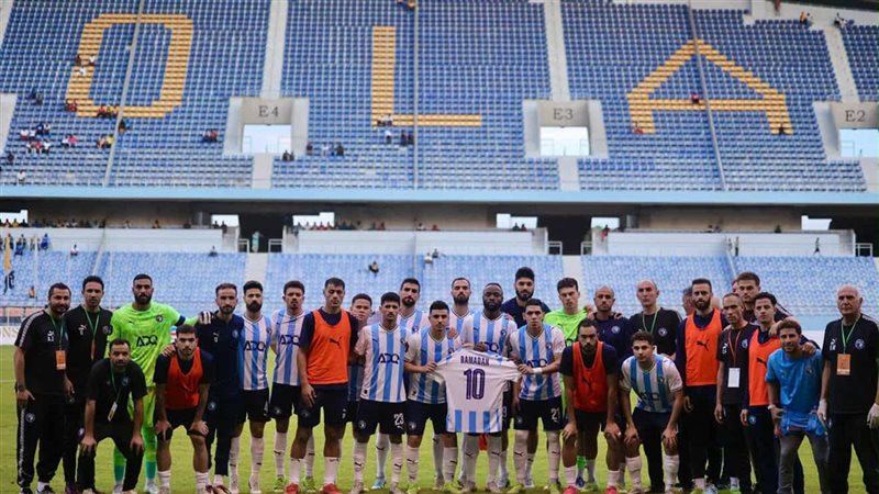 لافتة إنسانية لاعبو