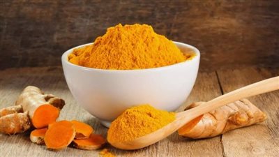 من زيت الشعر إلى الماسكات.. 3 حيل مع الكركم لتحسين صحة الشعر