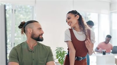 لماذا تنجذب بعض النساء للرجل المتزوج؟ التفسير العاطفي الخفي 	