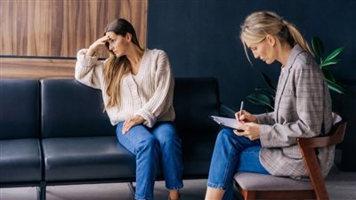 التشافي النفسي لا يبدأ من العلاج .. ولكن من كشف جذور التعلّق 	