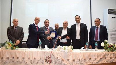 رئيس جامعة بني سويف يشهد ورشة عمل متخصصة بعنوان 