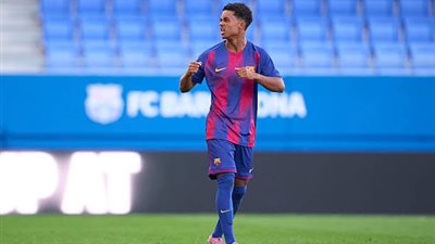 برشلونة يواصل رهانه على المواهب الشابة ويستهدف تجديد التعاقد مع شين كلويفرت