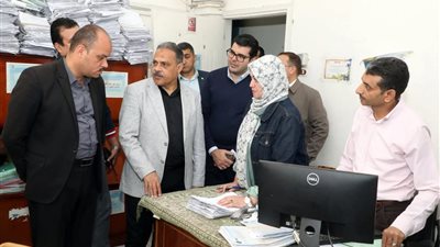 محافظ الشرقية يتفقد الديوان العام في جولة مفاجئة لمتابعة سير العمل