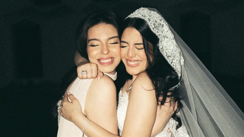 صولا عمر وشقيقتها