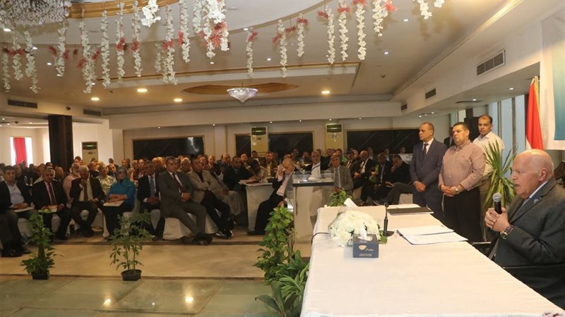 جانب من اجتماع خلف