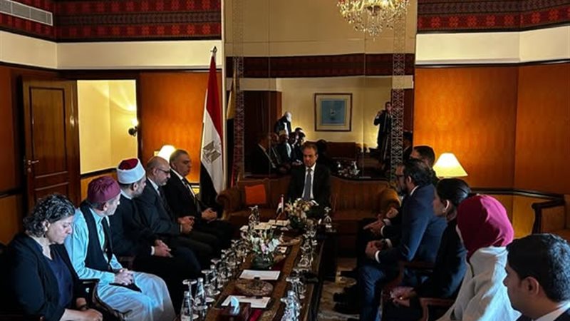 وزير الخارجية وأعضاء