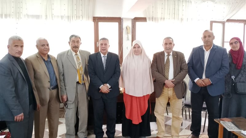 فصل طالبة بمدرسة