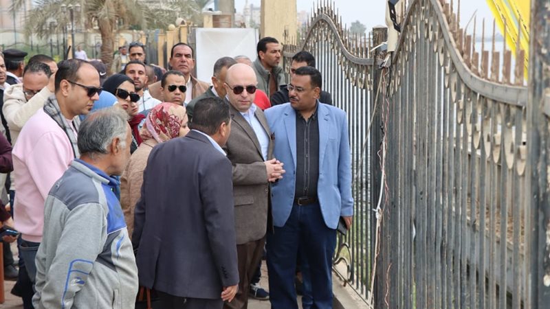 محافظ بنى سويف أثناء