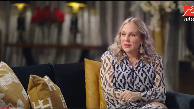  الفنانة شيرين رضا