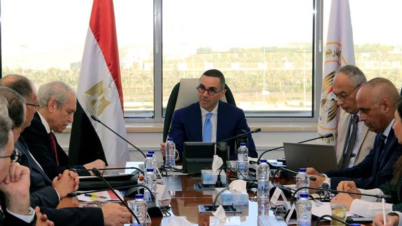 حسن الخطيب وزير الاستثمار