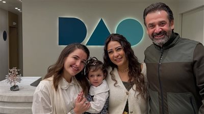 كريم عبد العزيز وزوجته يزوران عيادة شام الذهبي للتجميل |صور