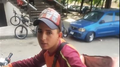 ننشر صورة عامل الدليفري ضحية حادث انقلاب الدراحة البخارية بالمقطم 