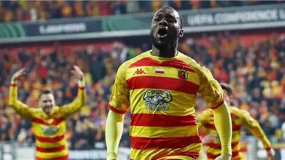 بولولو يرفض الأهلي رسميًا ويصر على البقاء في أوروبا