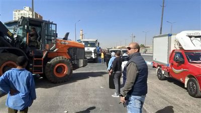 حملة  مكبرة لإزالة التعديات والإشغالات بنطاق حي الأربعين بالسويس
