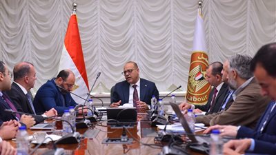 وزير العمل يستقبل وفد شركة eFinance لبحث إنشاء منظومة إلكترونية للوزارة