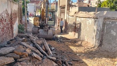 مدينة شبراخيت تتابع أعمال تصنيع طبقة الأساس بمنطقة ماكينة الطحين 