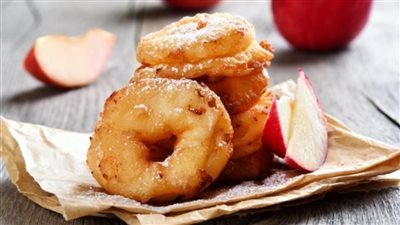 وصفة شرائح التفاح المقلي بالقرفة مذاق شهي لكل العائلة