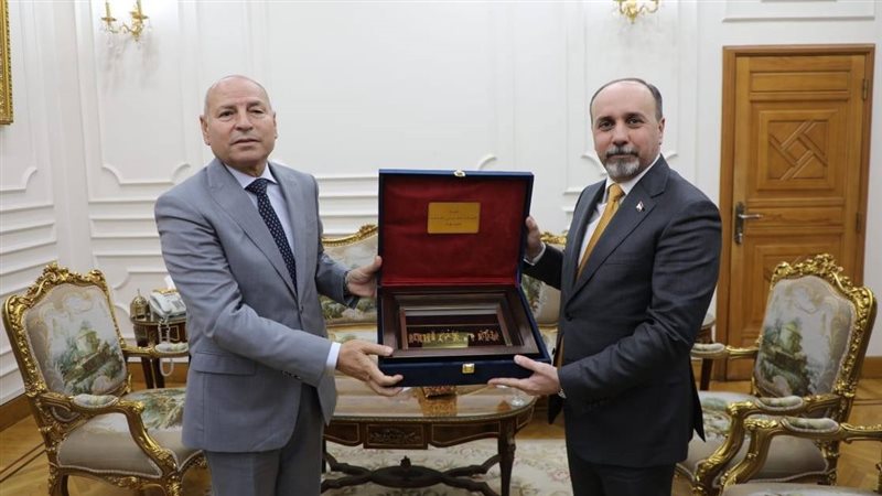 محافظ القاهرة وأمين