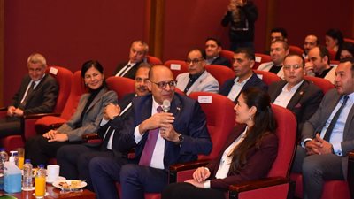 وزير العمل يفتتح محطتين للطاقة الشمسية داخل 'النساجون الشرقيون