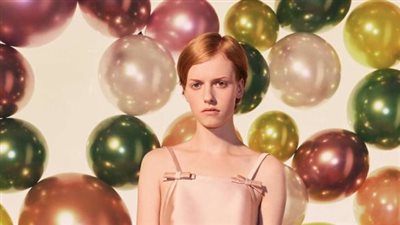 مجموعة Miu Miu للاحتفال بموسم الأعياد: بهجة ورفاهية 