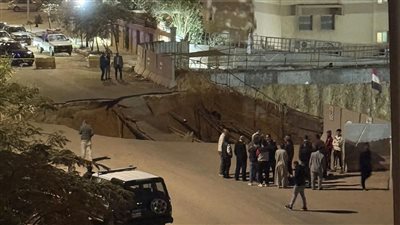 انهيار أرضي بجوار مدرسة كابيتال في القاهرة الجديدة يثير غضب الأهالي