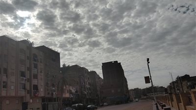 غيوم و استمرار انخفاض درجات الحرارة وشبورة مائية كثيفة أحيانا .. طقس اليوم
